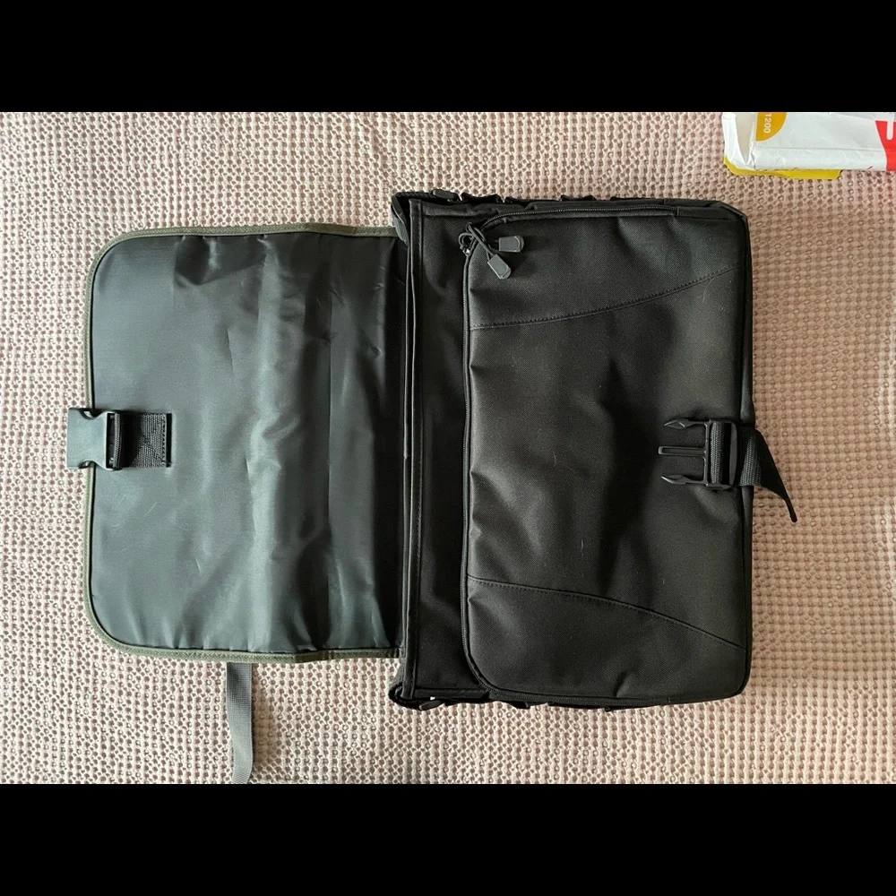 NWT lenovo laptop messenger max bag!